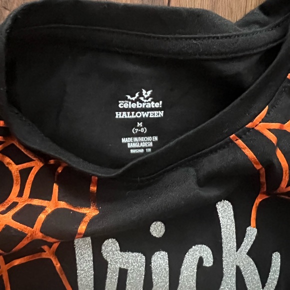 New with tags kids halloween long sleeve t-shirt. Size 7/8 and 10/12 UNISEX - Picture 4 of 4
